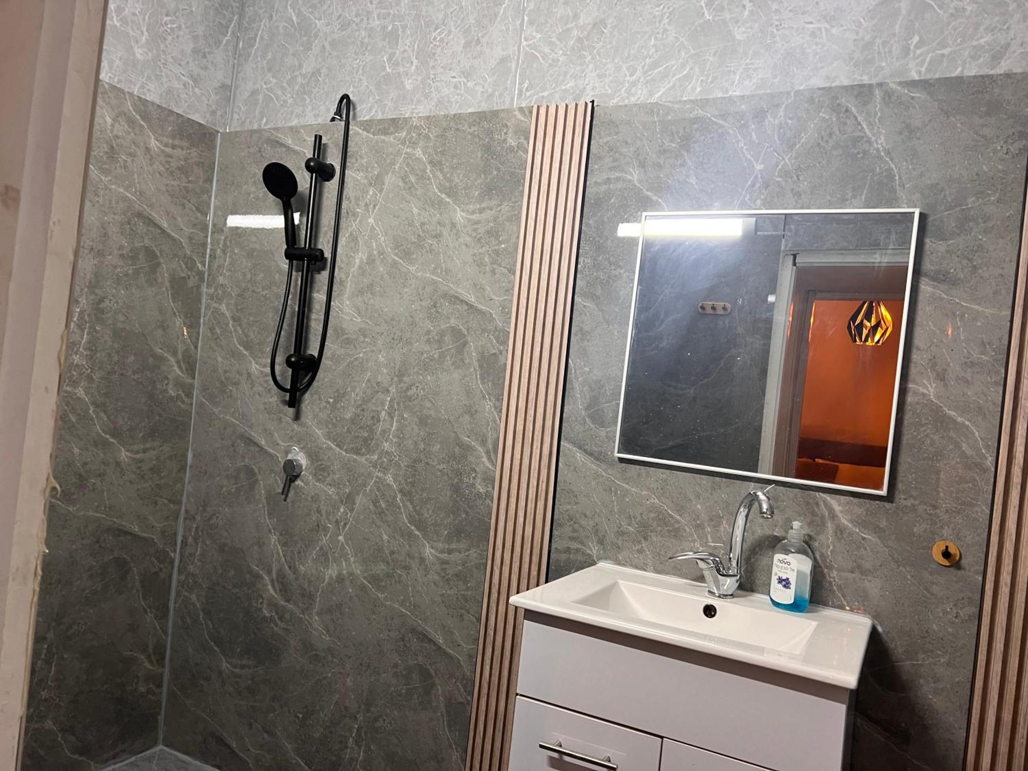 Ferienwohnung Duke Of The Dead Sea By Crown Neve Zohar Exterior foto